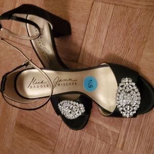 Mark & James Badgely Mischka satin heels size 5 1/2